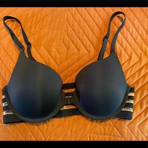 Victoria Secret Tee Shirt Push Up Bra